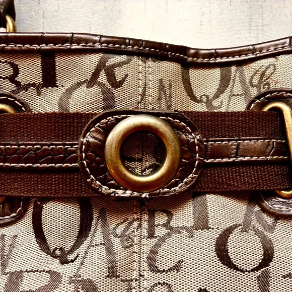 ❗️CLEARANCE ❗️Alphabet Shoulder Bag - Picture 4 of 9